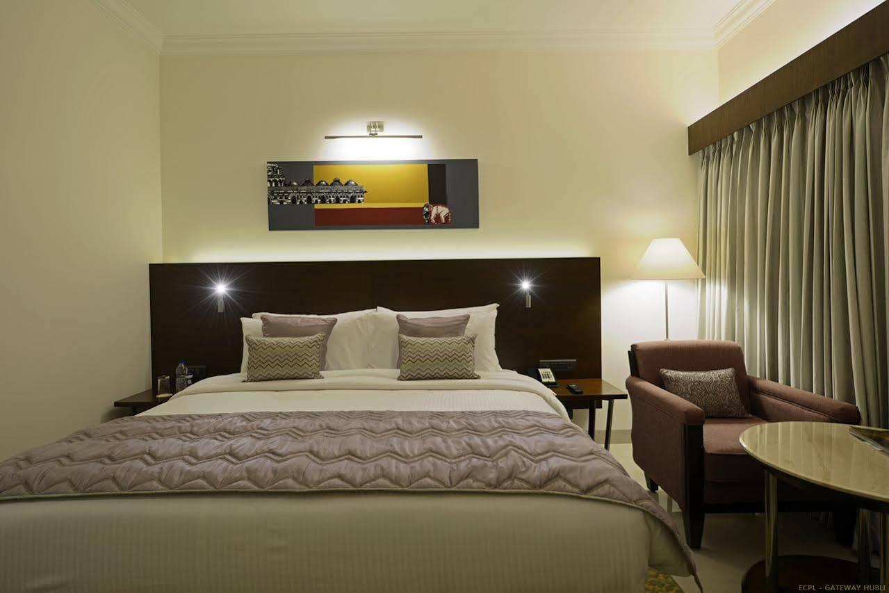 Hotel Naveen Lakeside 4*