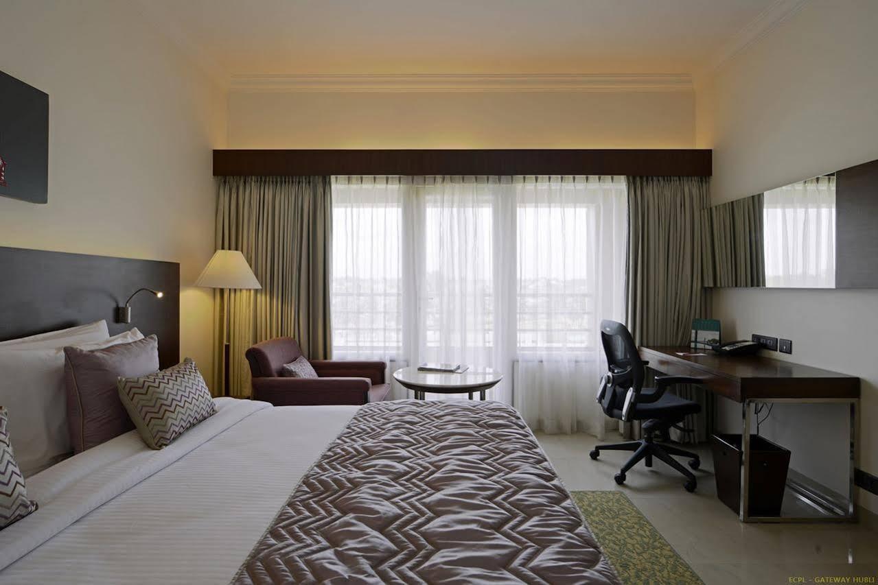 Naveen Lakeside Hotel